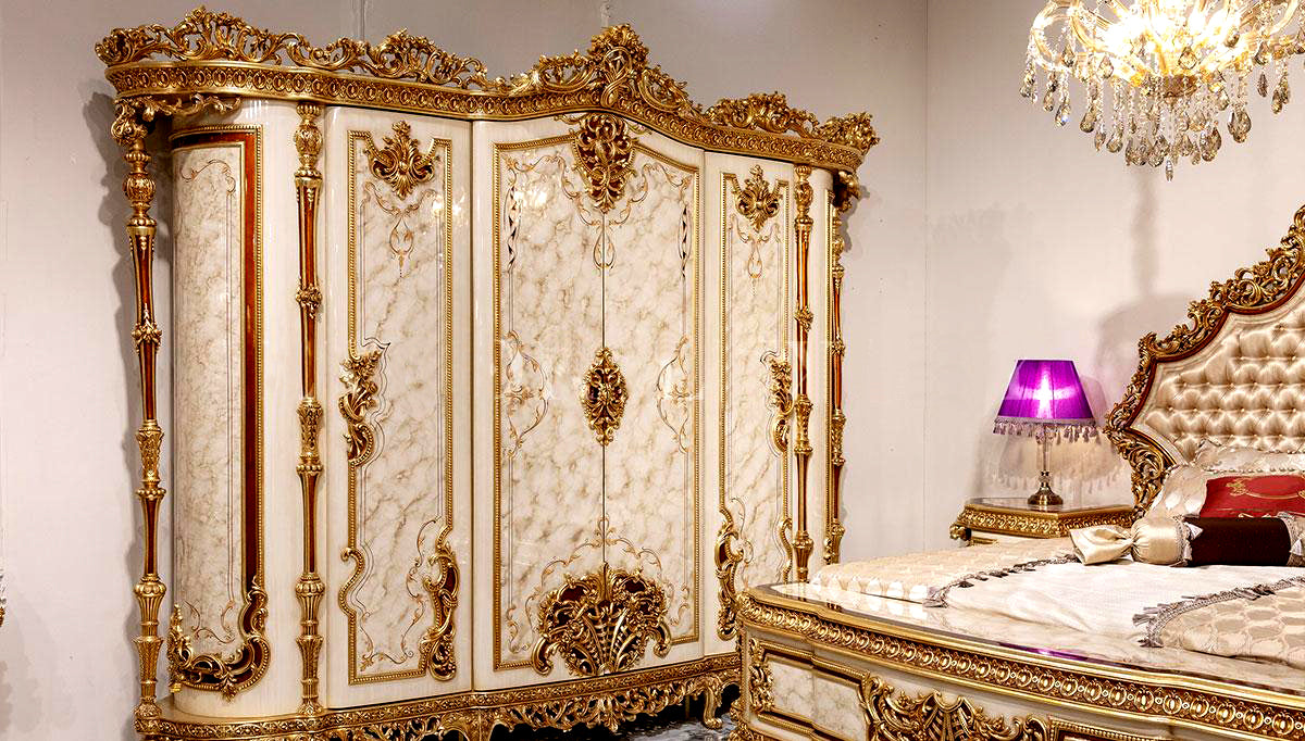 Royal And Exquisite Hand Carving Armoire