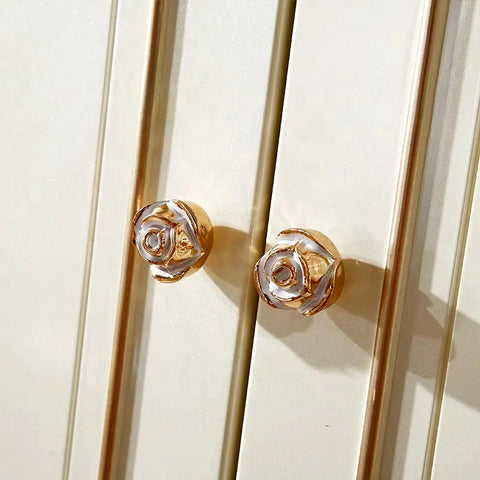 Beautiful handle of Luxury And Royal Hand Carving Wardrobe